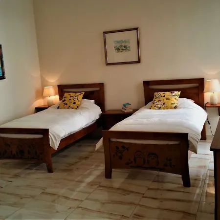 Elegant Seafront With Great Views Sliema